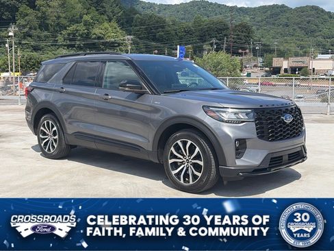 Certified 2025 Ford Explorer ST-Line RWD image 1