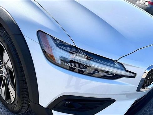 Used 2025 Volvo V60 B5 Cross Country Plus AWD/4WD image 32