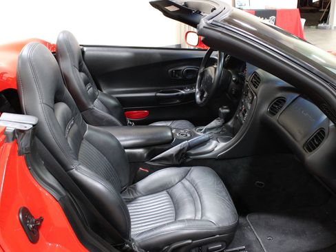 Used 2002 Chevrolet Corvette Convertible w/ Preferred Equipment Group2 RWD image 15