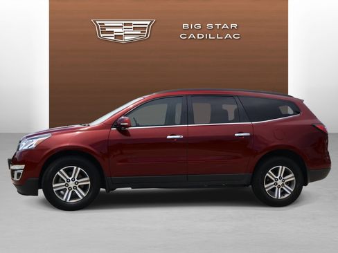 Used 2017 Chevrolet Traverse LT w/ Traveler's Package FWD image 2
