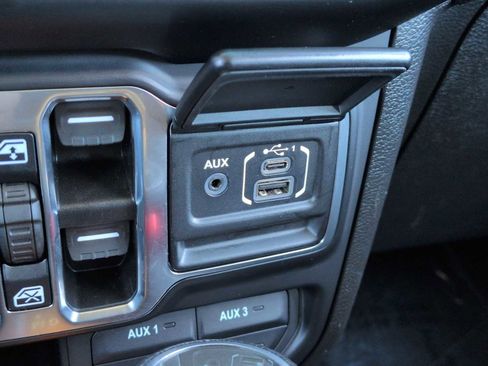 Used 2021 Jeep Wrangler Unlimited Sport image 32