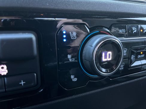 Used 2023 Chevrolet Silverado 1500 ZR2 w/ Technology Package image 21