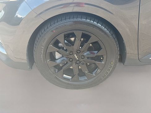 Used 2024 Kia Carnival SX FWD image 31