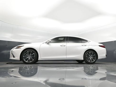 Certified 2024 Lexus ES 250 w/ Premium Package image 39