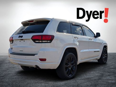 Used 2020 Jeep Grand Cherokee Altitude image 3