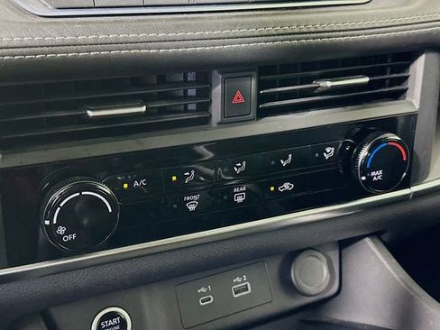 Used 2023 Nissan Rogue S image 17