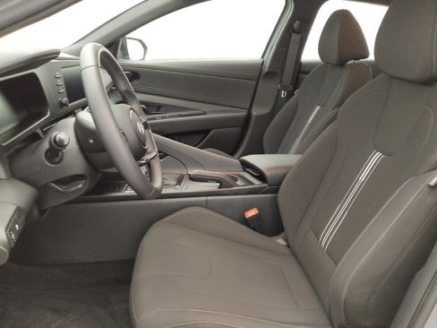 Used 2025 Hyundai Elantra Sport FWD image 17