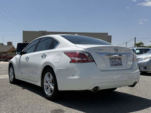 Used 2015 Nissan Altima 2.5 SV FWD image 18