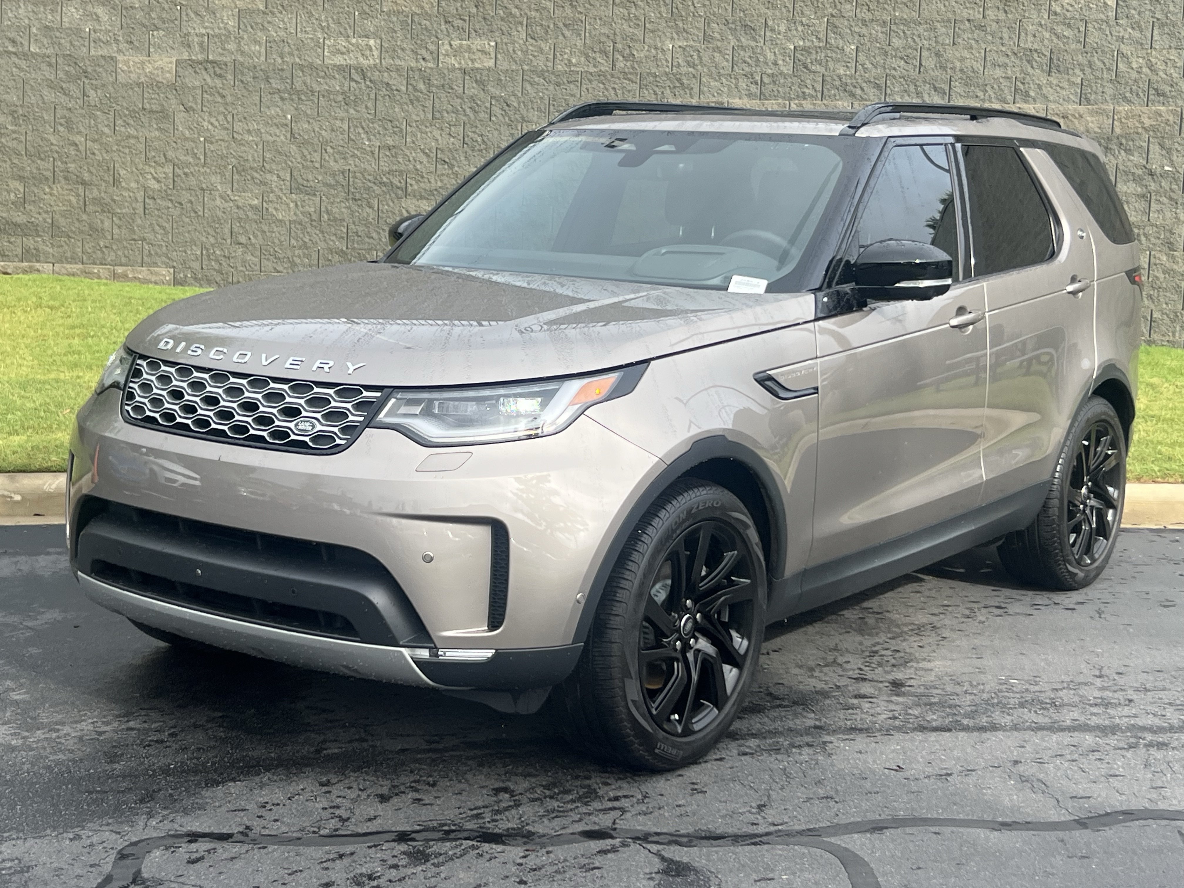 Certified 2025 Land Rover Discovery S AWD/4WD image 1
