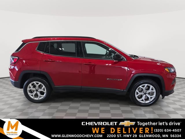 Used 2025 Jeep Compass Latitude AWD/4WD image 1