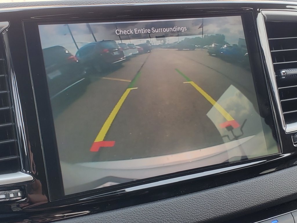 Used 2024 Chrysler Pacifica Touring-L FWD image 15