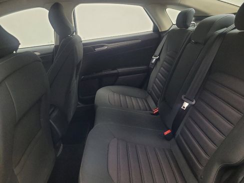 Used 2018 Ford Fusion SE FWD image 18