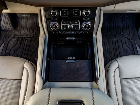 Used 2024 GMC Yukon XL Denali w/ Advanced Technology Package image 27