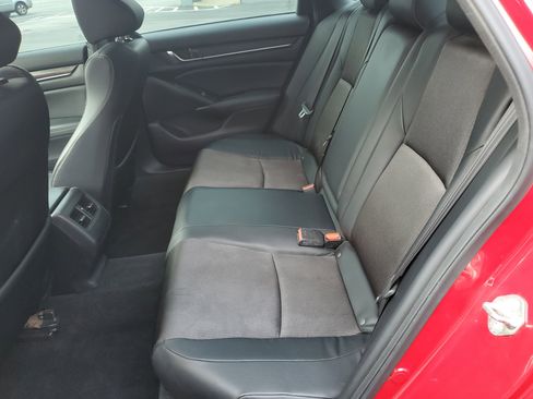 Used 2018 Honda Accord Sport image 31