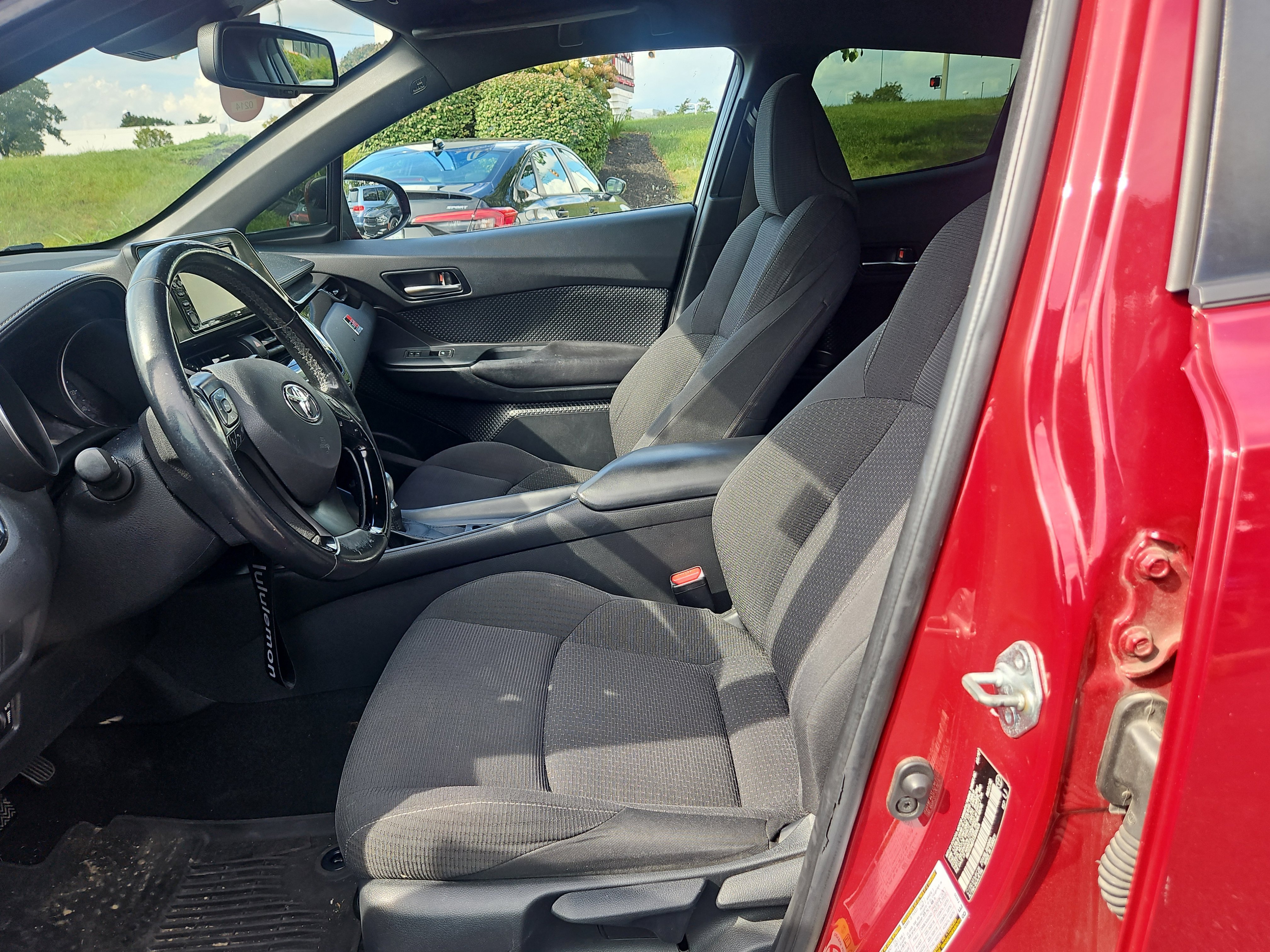 Used 2018 Toyota C-HR XLE FWD image 6