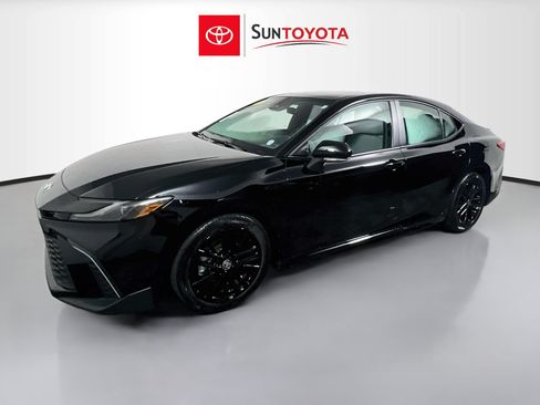 Used 2026 Toyota Camry SE FWD image 9