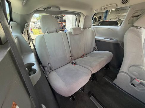 Used 2016 Toyota Sienna L FWD image 14
