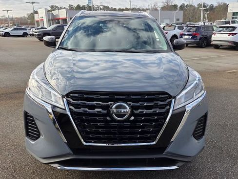 Used 2021 Nissan Kicks SV image 2