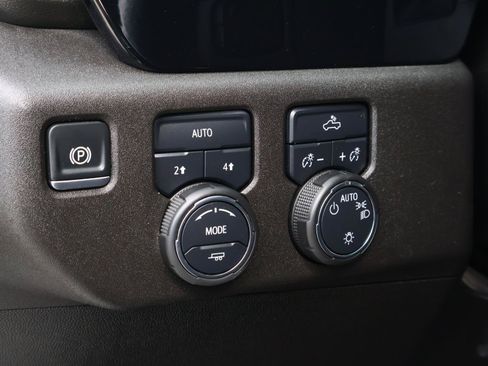 Used 2025 Chevrolet Silverado 1500 LT AWD/4WD image 23