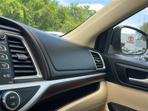 Used 2016 Toyota Highlander Limited AWD/4WD image 18