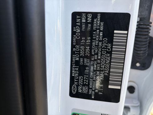 Used 2025 Hyundai Elantra SEL image 30