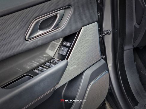 Used 2018 Land Rover Range Rover Velar S image 8