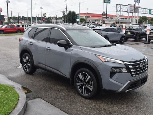 Used 2025 Nissan Rogue SL FWD image 16