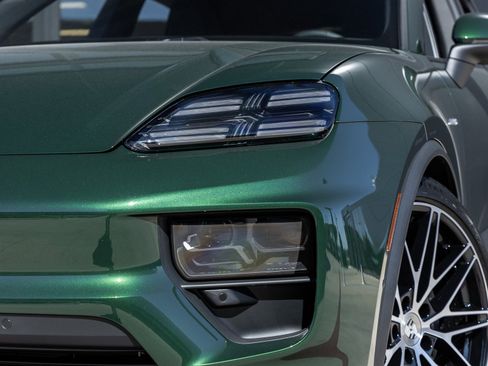 New 2025 Porsche Macan Electric image 18