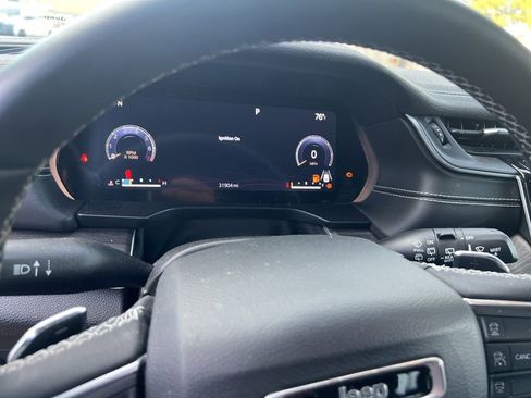 Used 2023 Jeep Grand Cherokee Limited image 17