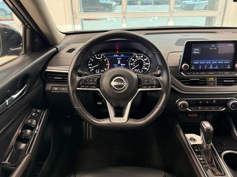 Used 2024 Nissan Altima 2.5 SR FWD image 16