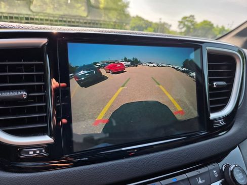 Used 2025 Chrysler Pacifica Select FWD image 32