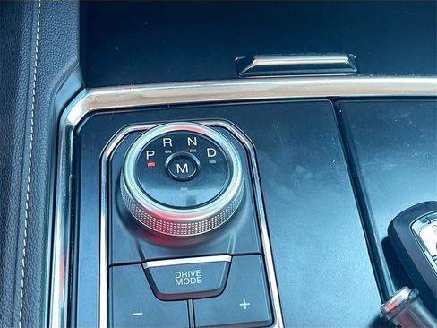 Used 2024 Ford Expedition Max XLT image 17