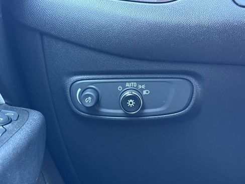 Used 2022 Chevrolet Equinox LT FWD image 30