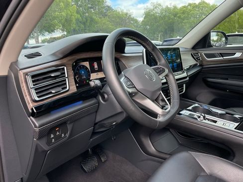Used 2024 Volkswagen Atlas SEL AWD/4WD image 28