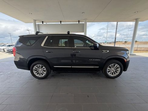 Used 2023 GMC Yukon SLT image 4