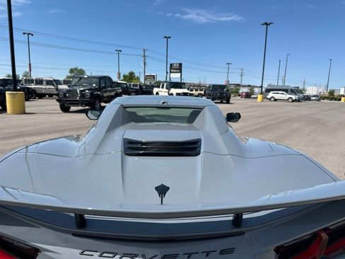 Used 2025 Chevrolet Corvette Stingray Preferred Conv w/ Z51 Performance Package RWD image 8