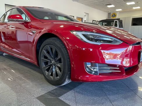Used 2020 Tesla Model S Long Range Plus image 6
