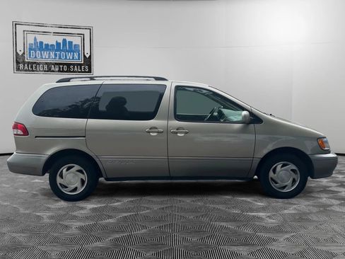 Used 2002 Toyota Sienna XLE FWD image 8