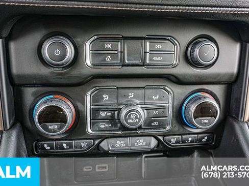 Used 2022 Chevrolet Suburban High Country image 43