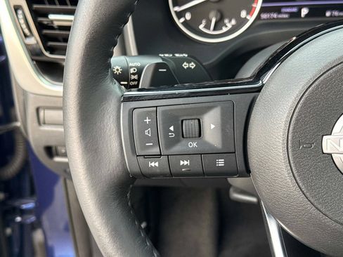 Used 2022 Nissan Rogue SV w/ SV Premium Package image 32