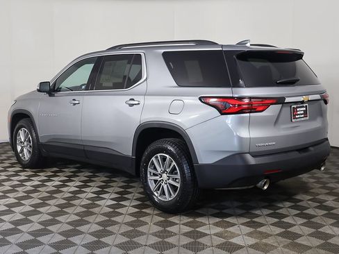 Used 2023 Chevrolet Traverse LT FWD image 9