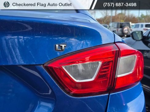 Used 2018 Chevrolet Cruze LT w/ Convenience Package image 8