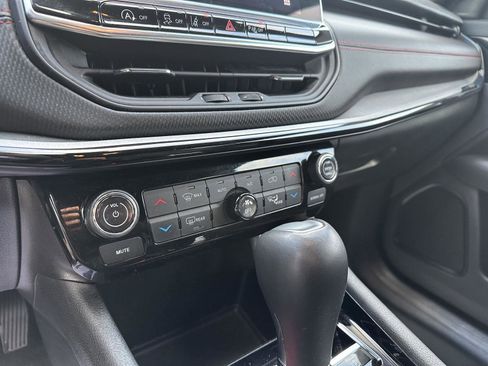 Used 2025 Jeep Compass Trailhawk image 31