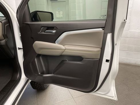 Used 2024 Chevrolet Colorado ZR2 w/ ZR2 Convenience Package III image 27