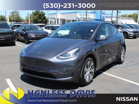 Used 2021 Tesla Model Y Long Range AWD/4WD image 3