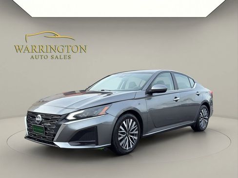 Used 2023 Nissan Altima 2.5 SV image 3