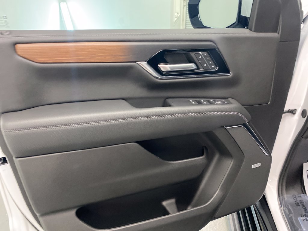 New 2026 GMC Yukon Denali w/ Denali Reserve Package RWD image 11