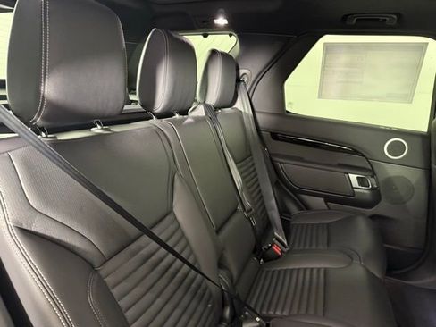 Certified 2025 Land Rover Discovery S image 32
