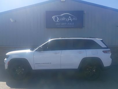 Used 2023 Jeep Grand Cherokee Limited w/ Black Appearance Package