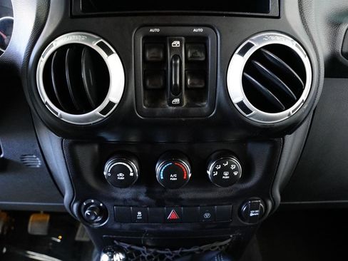 Used 2013 Jeep Wrangler Unlimited Sahara image 14